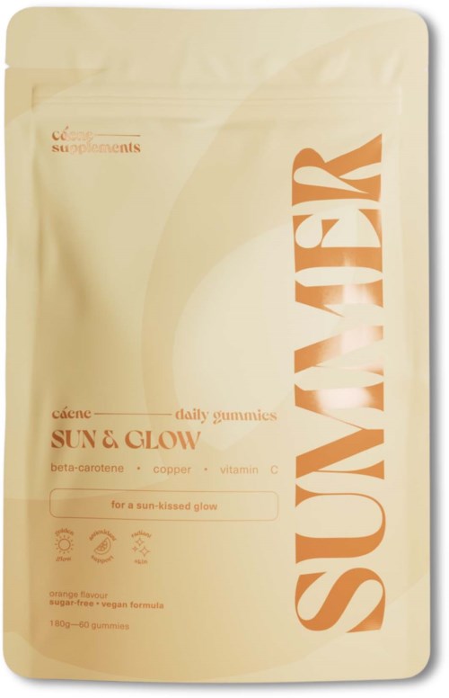 Sun & Glow dagliga gummies i beige och vit förpackning med orange detaljer och stort Sun & Glow-logotyp.