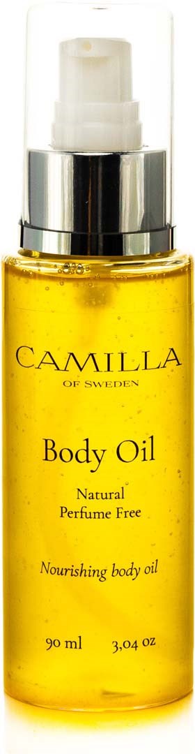Een gele flesje Camilla Body Oil met pomp, label zegt natuurlijk en geurvrij, bevat 90 ml.
