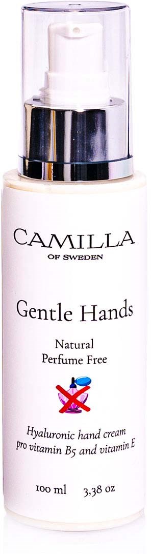 Een witte fles handcrème met pomp, labeled 'Camilla Gentle Hands,' geeft aan dat het natuurlijk en parfumvrij is.