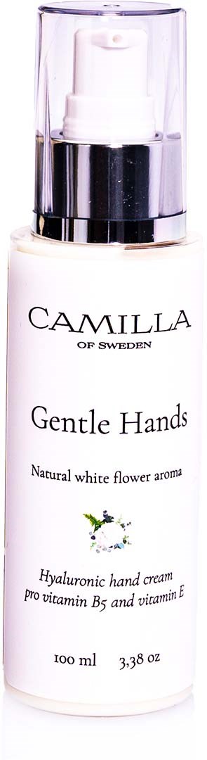 Eine Flasche Camilla Gentle Hands Handcreme mit weißem Blumenduft, enthält Hyaluronsäure, Vitamine B5 und E.