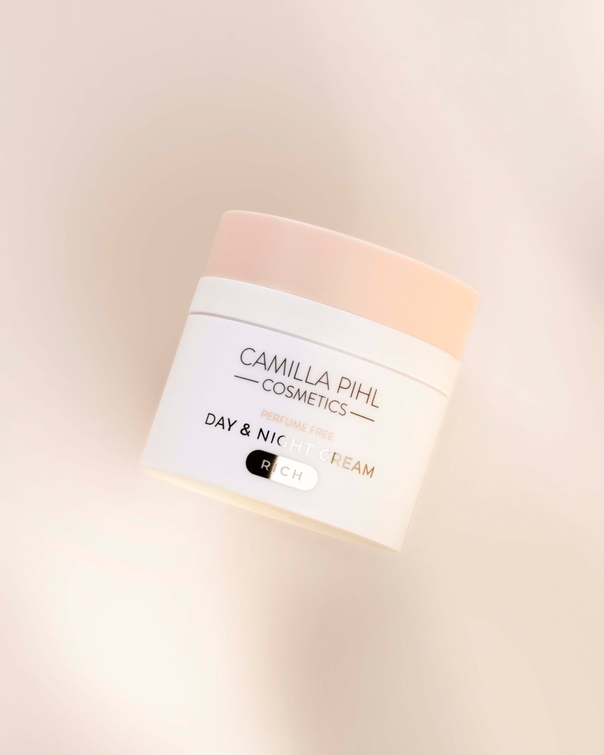 Крем для лица Camilla Pihl Cosmetics Day & Night Cream Rich, увлажняющий, с ниацинамидом, 50 мл — фото 4