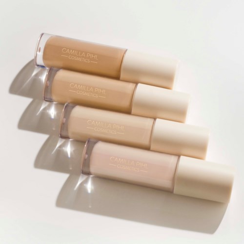 Консилер Camilla Pihl Cosmetics Serum Infused Concealer, с гиалуроновой кислотой и кофеином, оттенок 2, 5 мл — фото 4