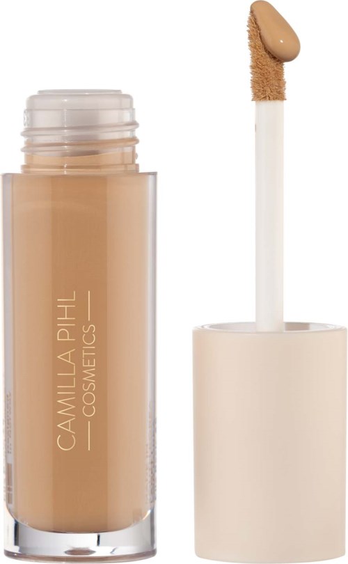Beżowa butelka korektora z aplikatorem. Marka to Camilla Paris Cosmetics.