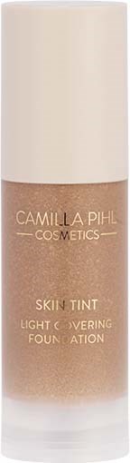 En beige flaska med vit lock, märkt Cambella Pihl Cosmetics Skin Tint Light Cover Foundation.