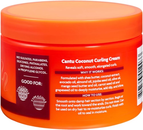 En behållare med Cantu Coconut Curling Cream med instruktioner för användning och ingredienser på etiketten.