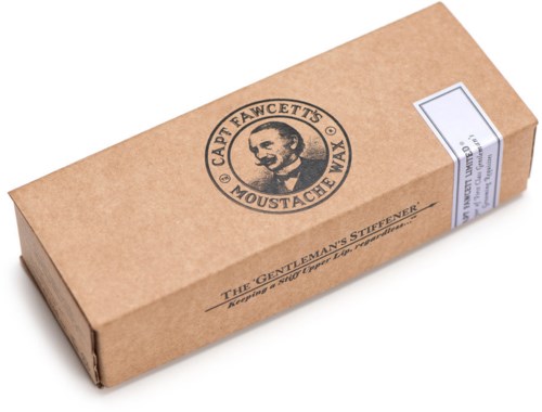 En brun pappeske med en sirkel logo av en mann med bart. Den nevner Captain Fawcett og mustasjewax.