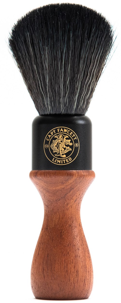 En barberkost med svarte bust og trehåndtak, med en logo som sier 'Grooming Limited'.