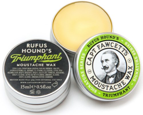 Een klein ronde blik met Rufus Hound's Triumphant snorwax met een etiket die een mannengezicht en groene en zwarte tekst toont.