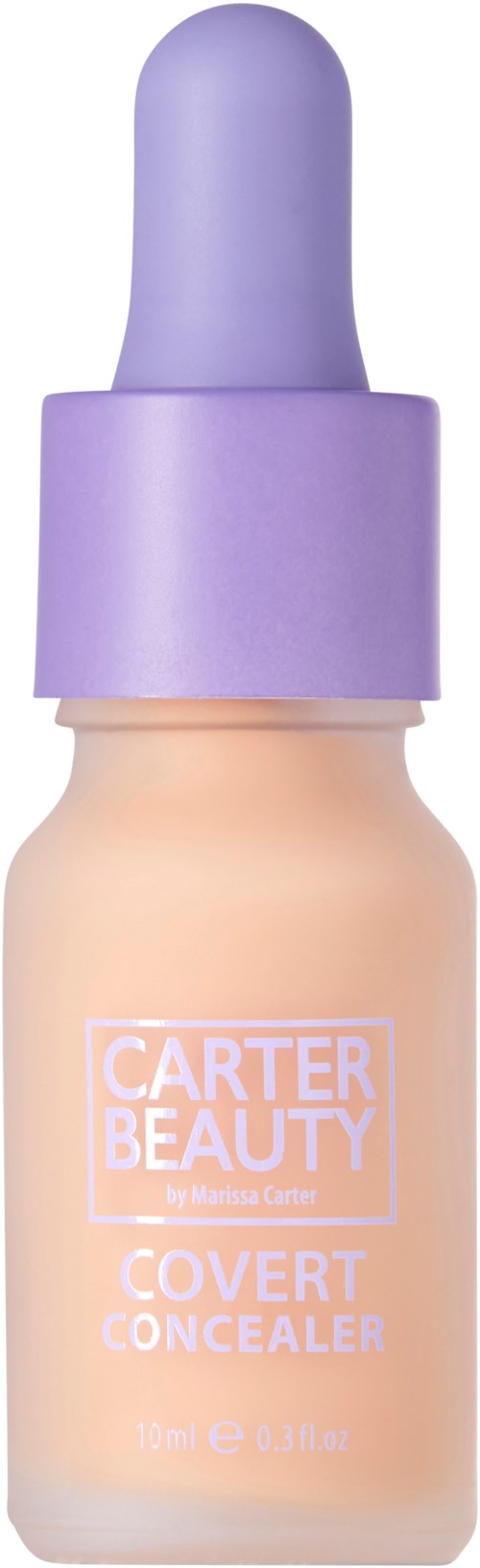 En liten beige flaska med lila pipettlock, märkt 'Carter Beauty Covert Concealer'.