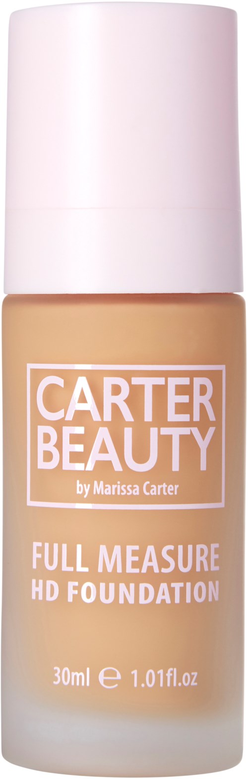 En foundationflaska märkt 'Carter Beauty by Marissa Carter', fulla mängden, 30 ml storlek, i ljus beige färg.