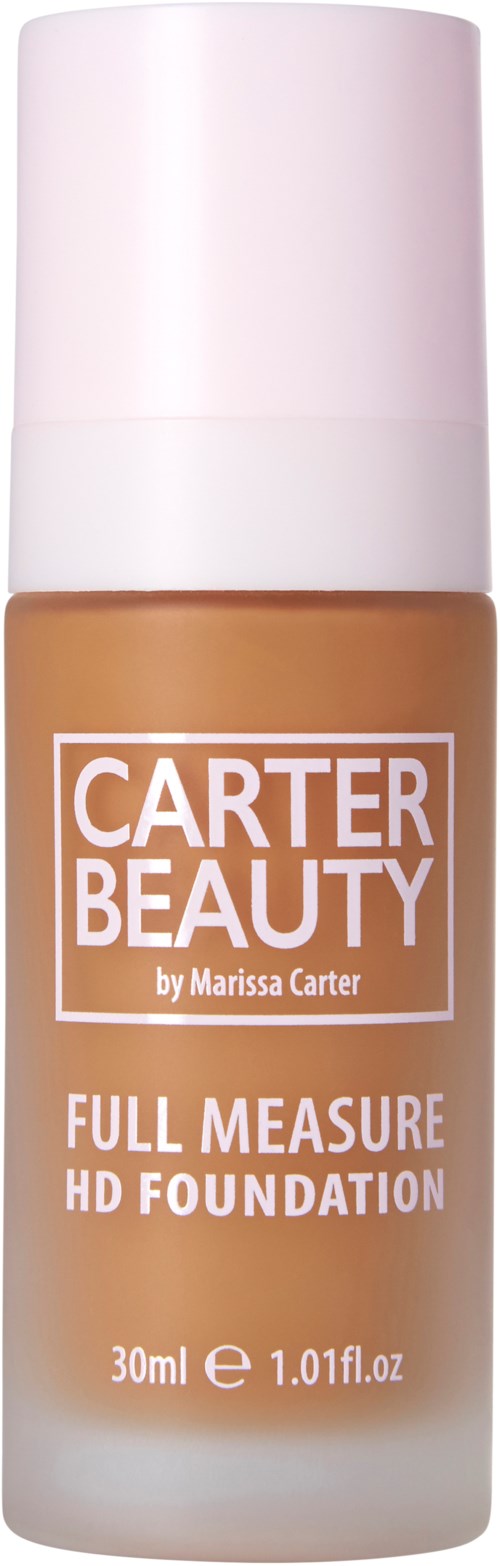 En flaska Carter Beauty full-coverage foundation med vit lock och brunt flytande inuti.