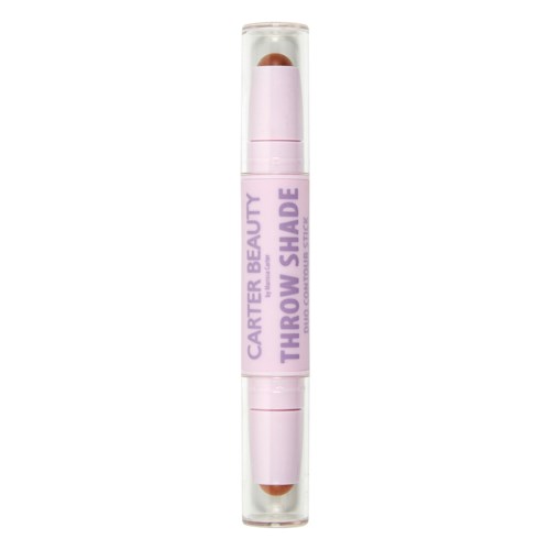Testrør-lignende beholder med etiketten "Carter Beauty Throw Shade." Den inneholder to nyanser av brune makeuppinner.