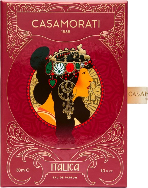 Röd förpackning med en kvinna som bär utsmyckad smycken och en traditionell huvudduk, märket Casamorati, doften Italica.