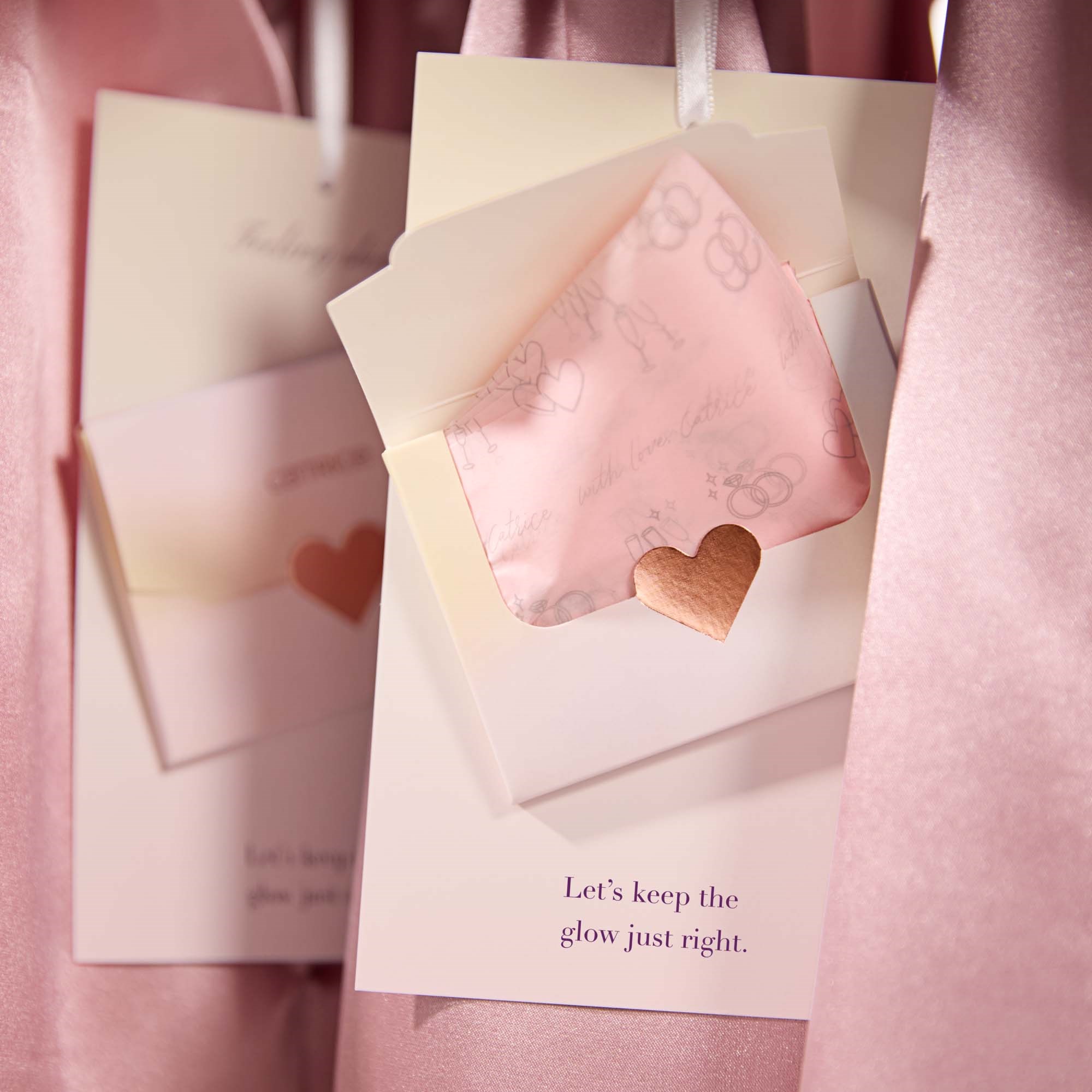 Catrice Brides & Besties Glow Control Blotting Paper (obrázok 5)