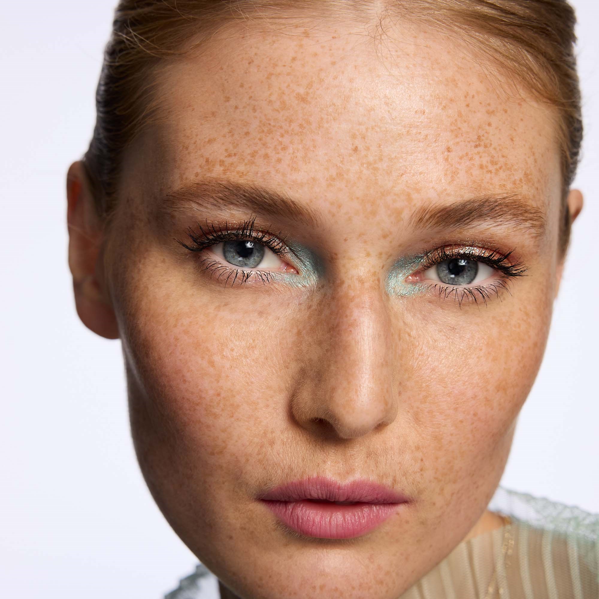 Catrice Aloe Vera Eyeshadow Stick 080 Ocean Depths (obrázok 9)
