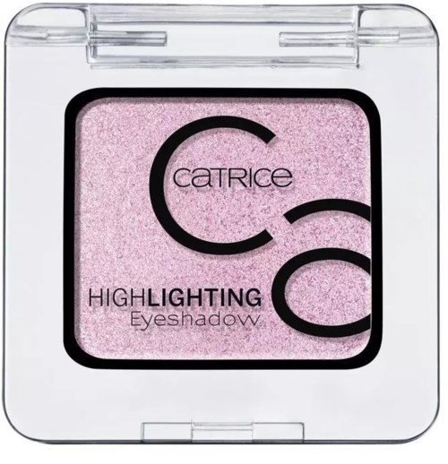 Een klein, vierkant oogschaduwpotje met roze glans en zwarte tekst op de deksel, gemerkt 'Catrice Highlighting Eyeshadow.'