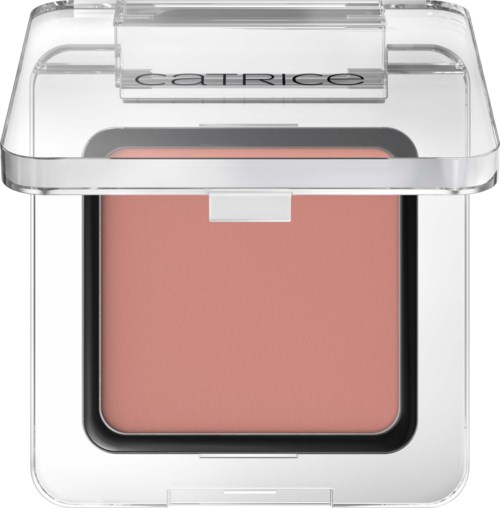 Een blush in een doorzichtige plastic houder met een doorzichtige klep, gemerkt 'Catrice', met een roze tint.