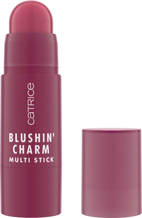 Een roze lipstick met dop, aangeduid als 'Blushin' Charm' door Catrice, staat naast de dop.