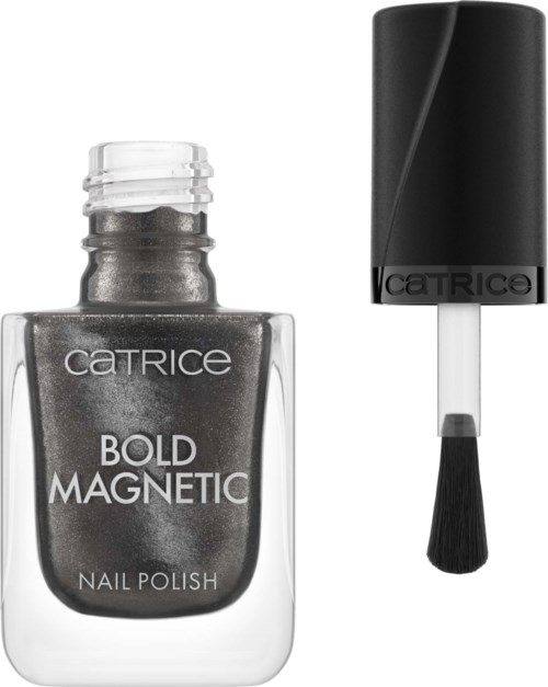 Een nagellakfles met 'Bold Magnetic' erop, met zwarte dop en kwast.
