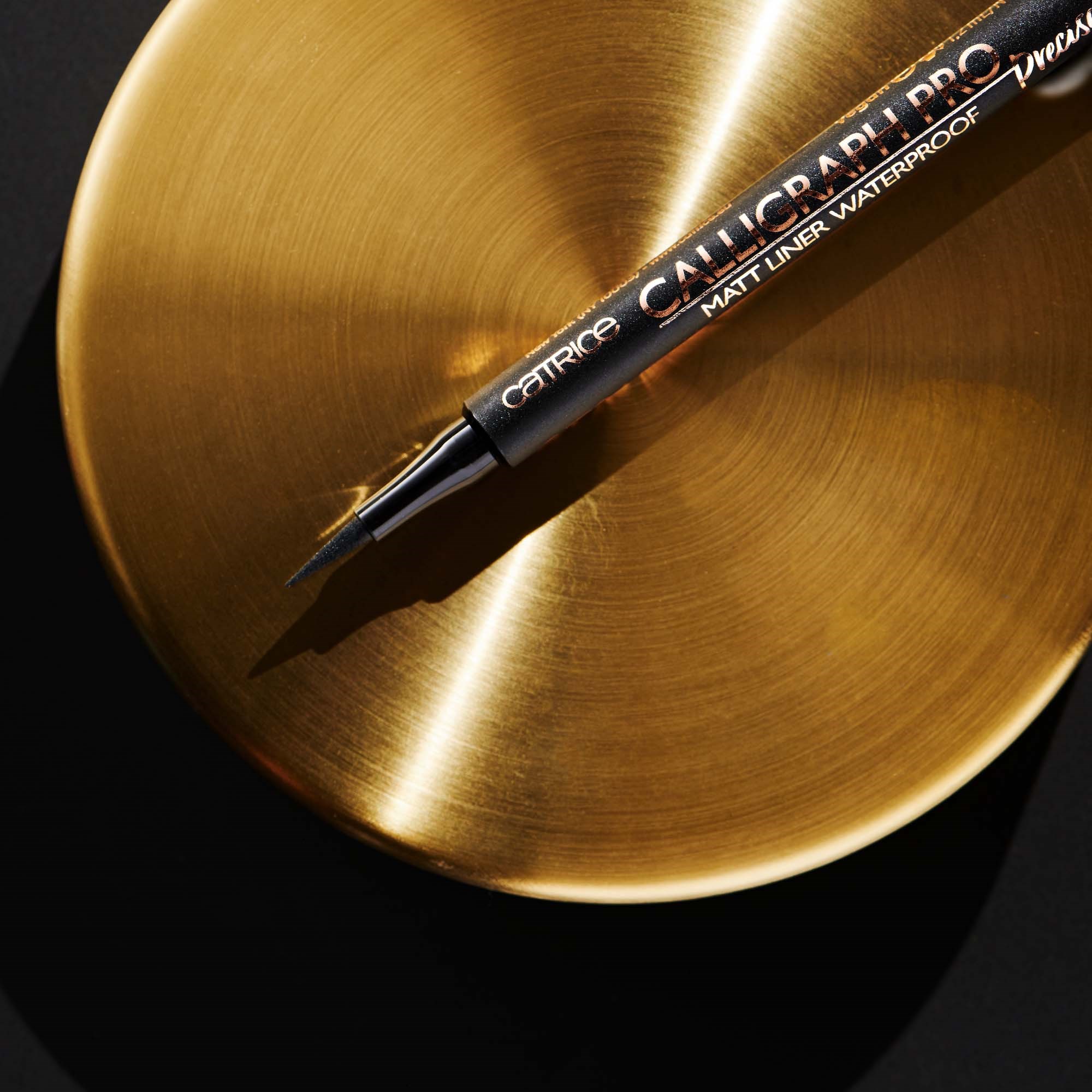 Catrice Wodoodporny eyeliner 10 (obrázok 11)