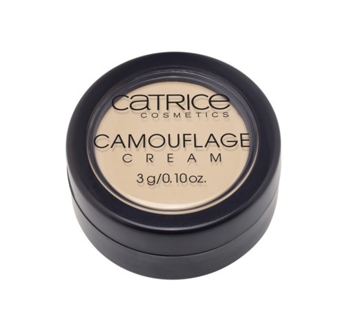 Kleiner runder Behälter mit Catrice Cosmetics Camouflage Cream, durchsichtiges Deckel zeigt Marke und Produktname.