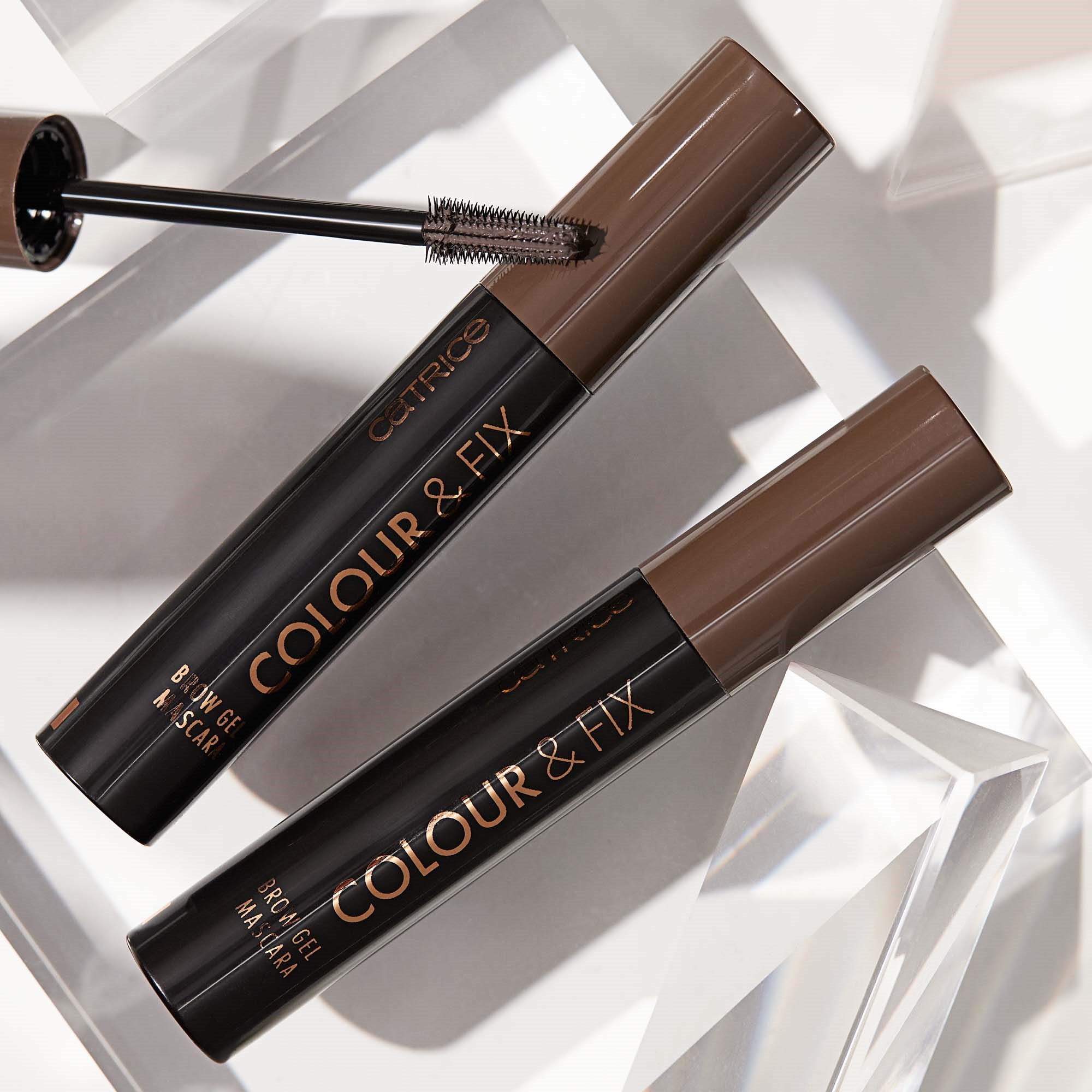 Catrice Colour & Fix Brow Gel Mascara 030 Dark Brown - koloryzujący że (obrázok 9)