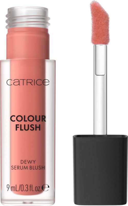 Catrice Colour Flush Dewy Serum Blush i en persikfärgad nyans, med applikatorn doppad i rouget.