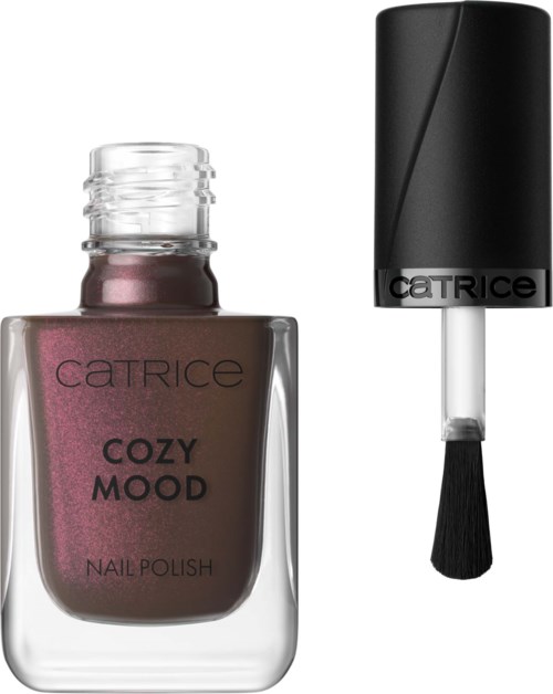 Een flesje Catrice Cozy Mood nagellak met deksel en applicatorborstel ernaast.
