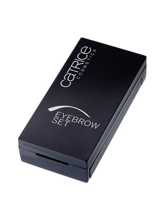 Eine schwarze Box mit dem Aufdruck 'Catrice Cosmetics Eyebrow Set' mit Make-up. Einfaches, elegantes Design.