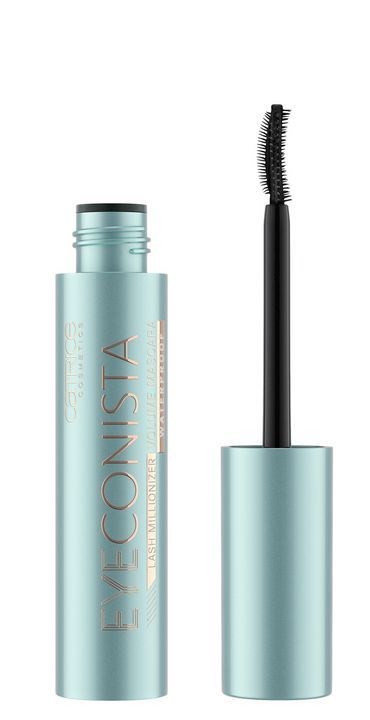 Eine Mascara-Tube mit gebogenem Bürstchen und hellblauer Verpackung.