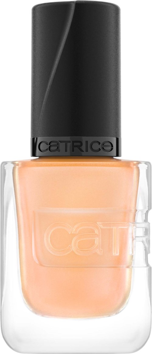 Eine Flasche mit beiger Nagellackfarbe, schwarzem Deckel und dem Markennamen CATRICE.