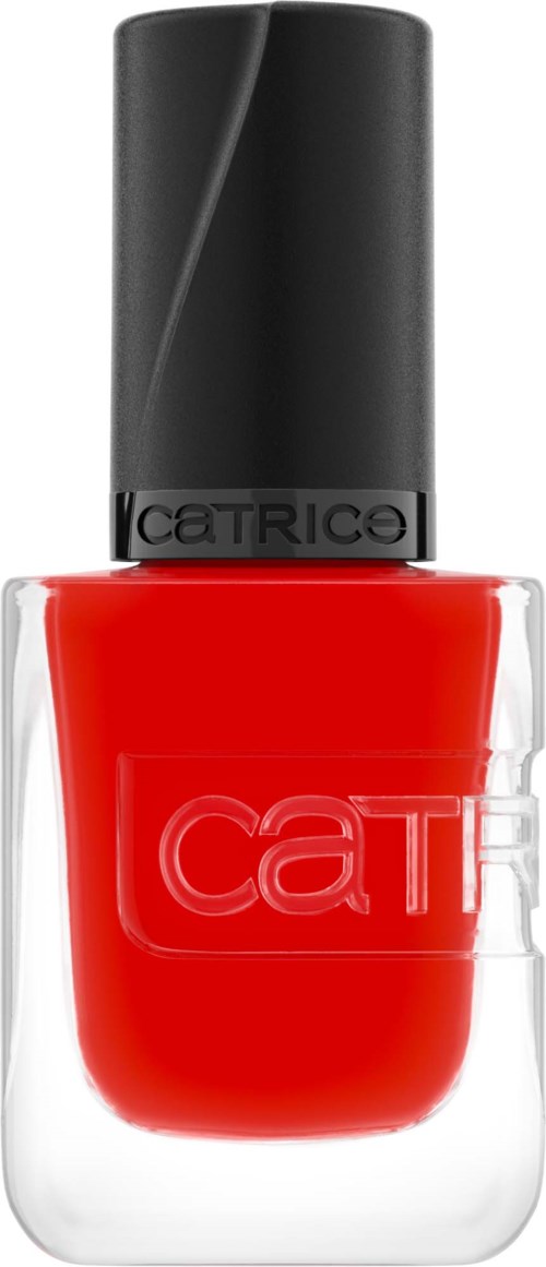 Een flesje rode nagellak met een zwarte dop, met het label "CATRICE."