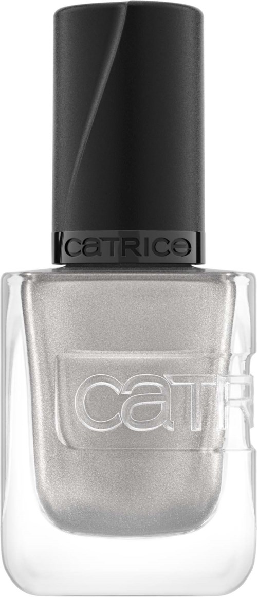 Eine silbergraue Nagellackflasche mit schwarzem Deckel und Markenname 'Catrice' geprägt auf Glas.