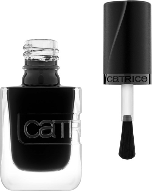 Een zwarte nagellakfles met kwast, allebei met 'Catrice' erop, op een witte achtergrond.