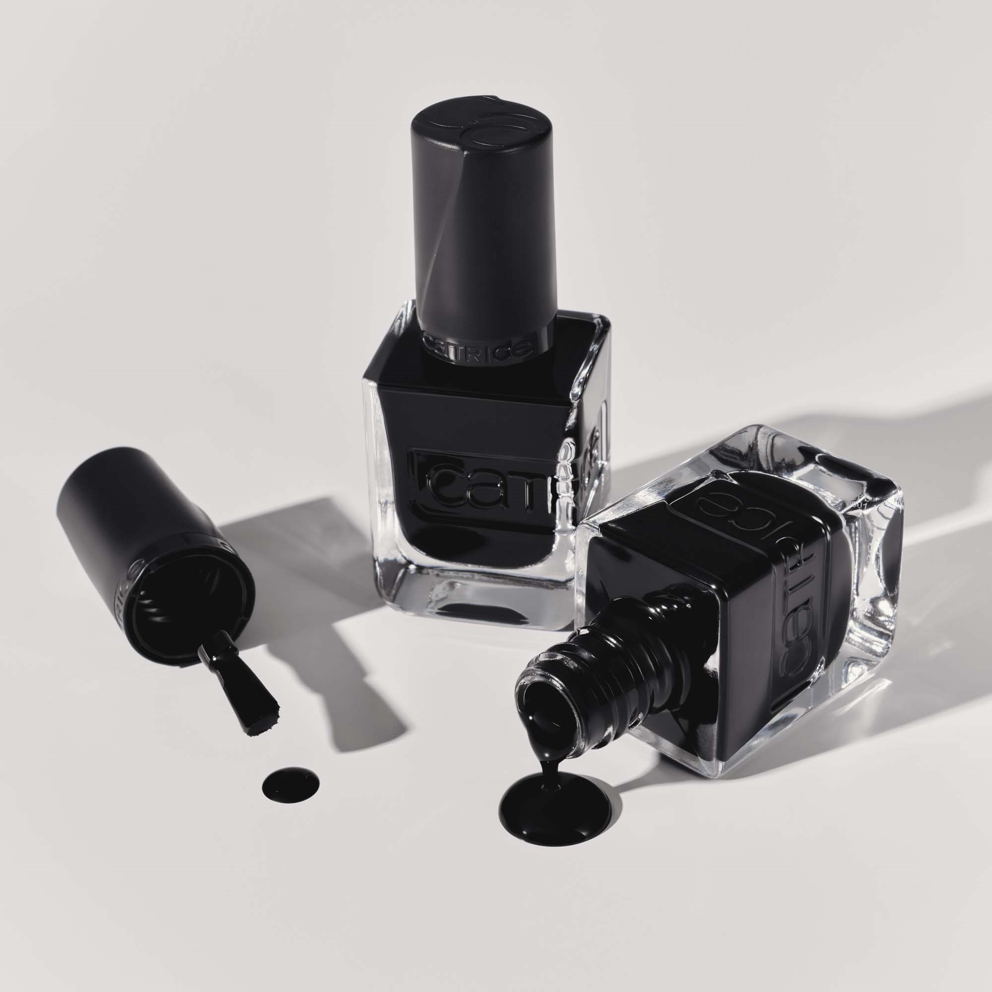 Catrice GEL AFFAIR Nail Lacquer 037 Black To The Roots (obrázok 8)