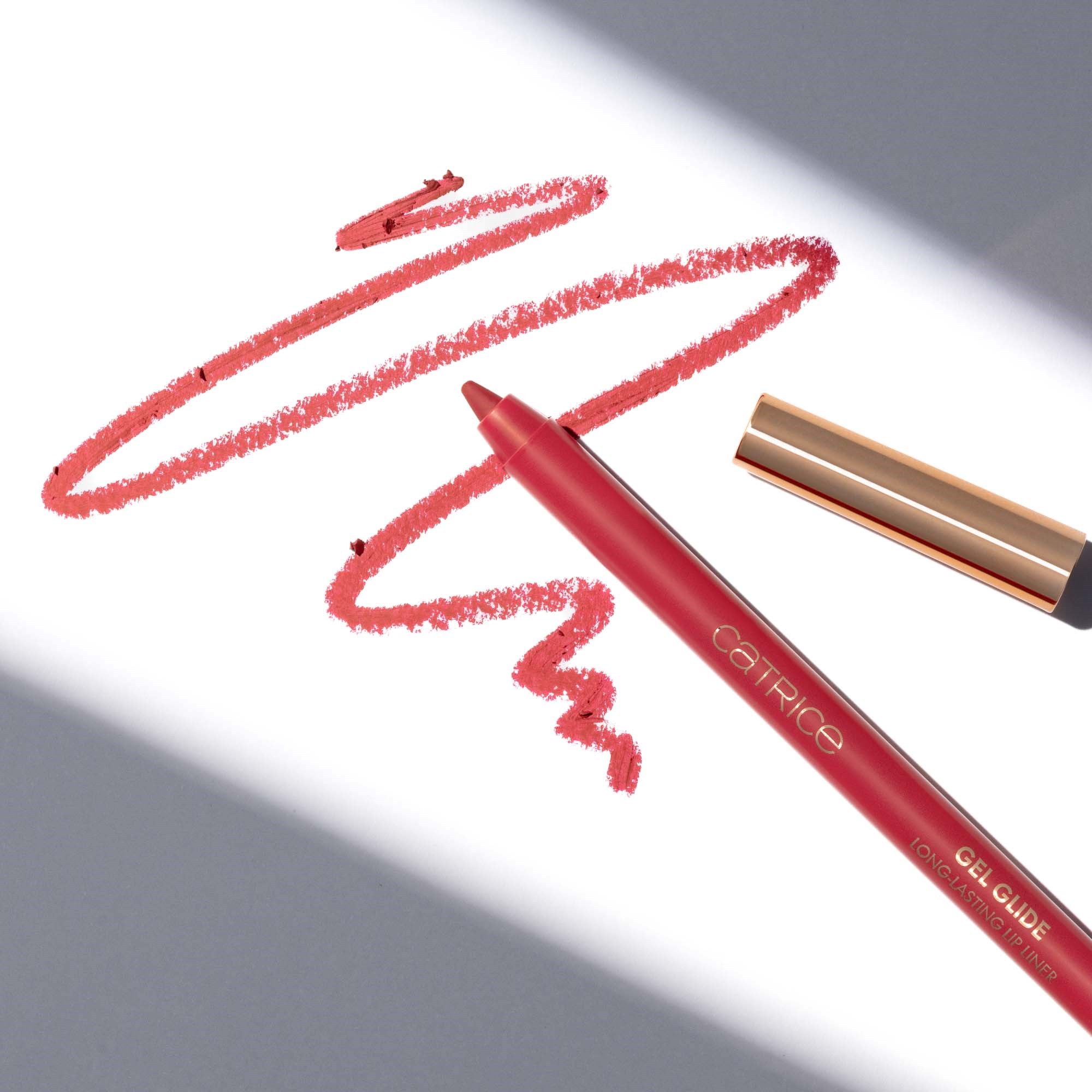 Catrice Gel Glide Long-Lasting Lip Liner 030 Left On Red (obrázok 4)