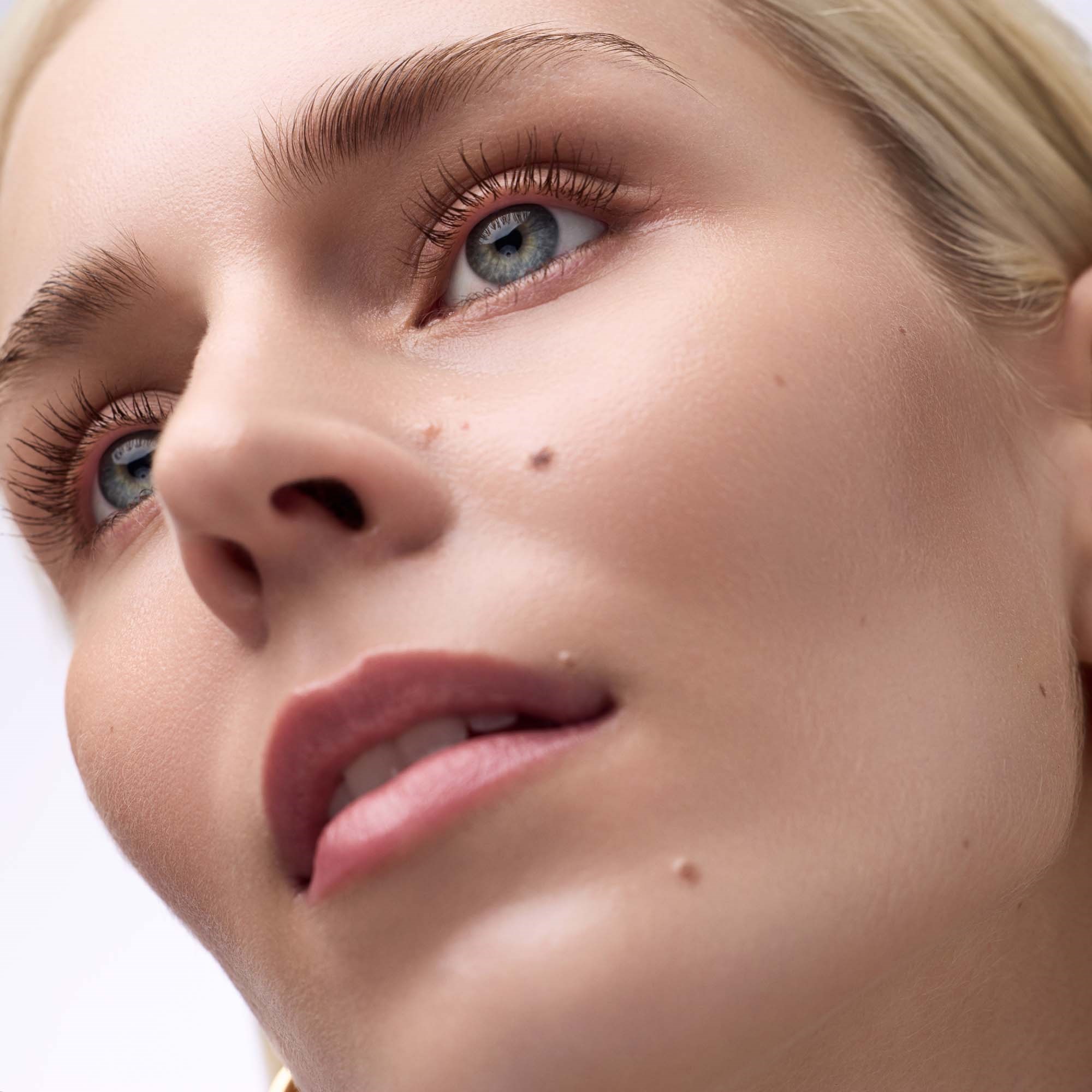 Catrice Glam & Doll Volume Brown Mascara Waterproof (obrázok 8)