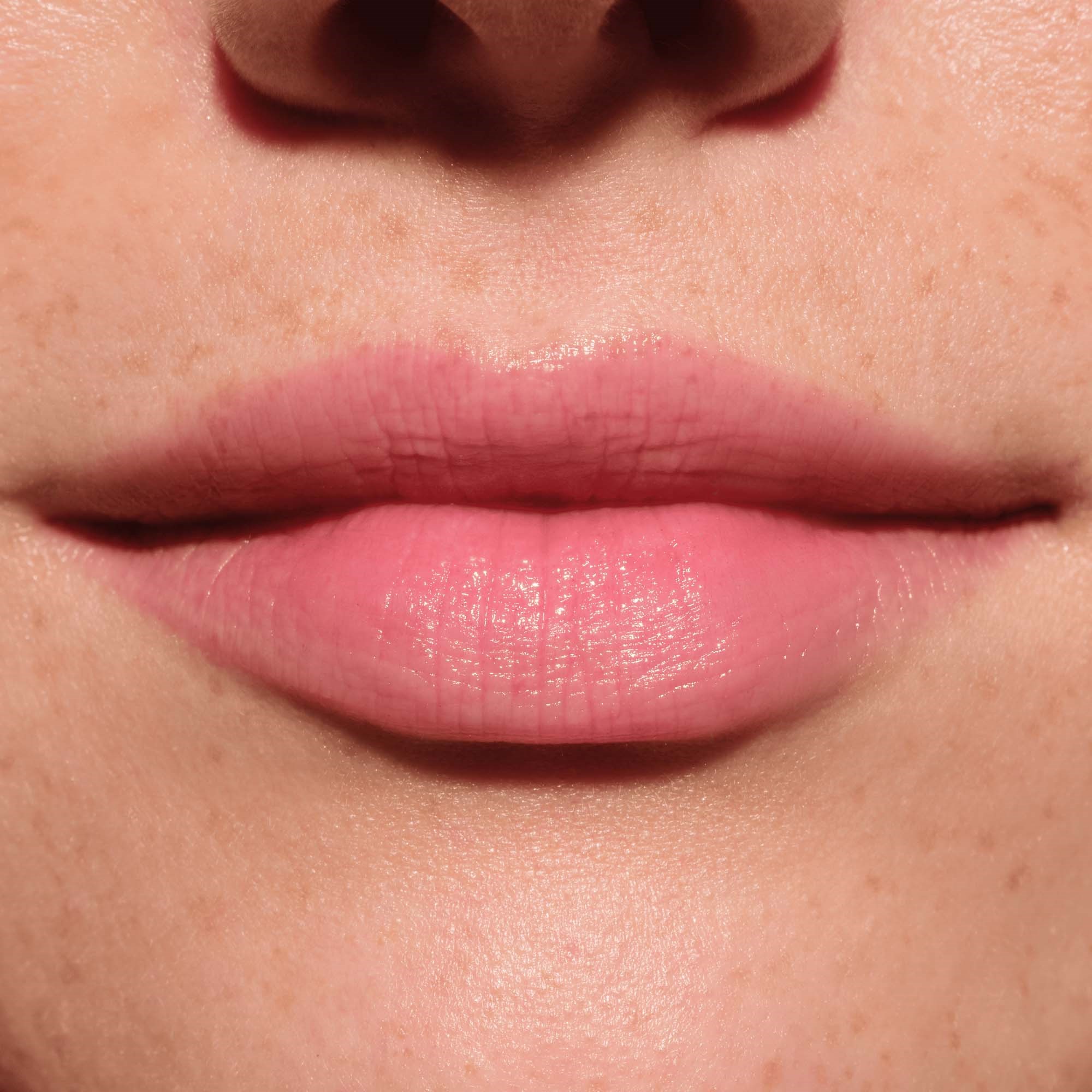 Catrice Glam In Gold Glow Lip Balm 010 In A Gold Rush (obrázok 5)