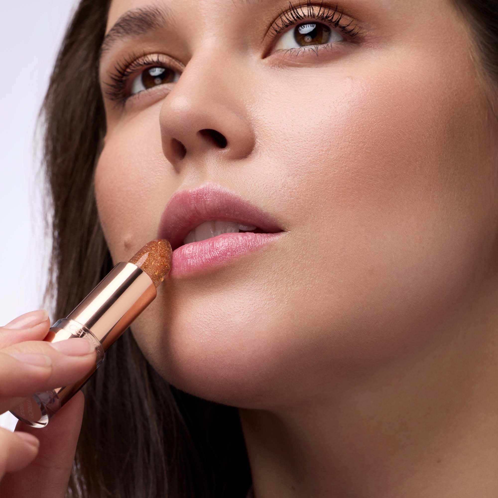 Catrice Glam In Gold Glow Lip Balm 010 In A Gold Rush (obrázok 6)