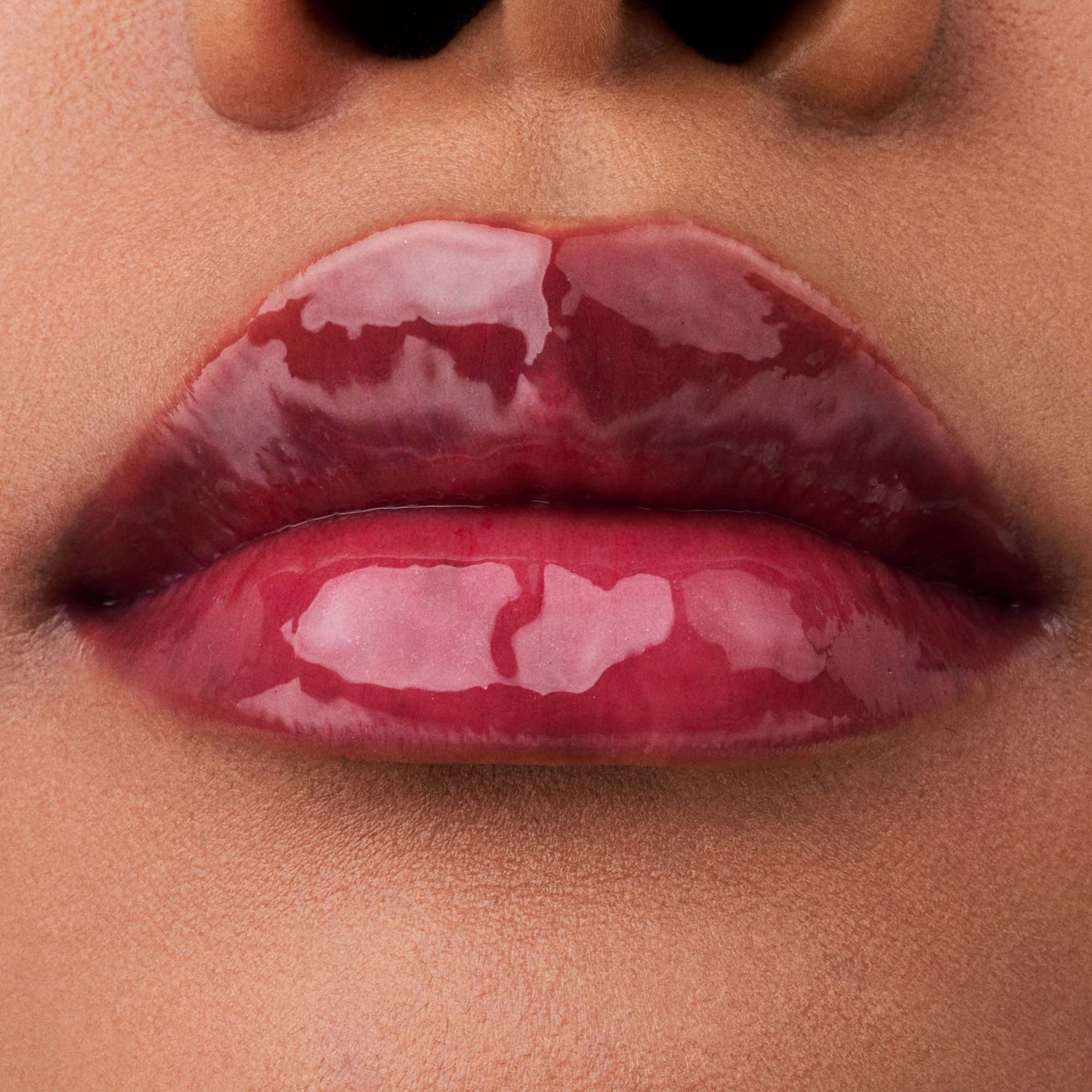 Catrice Glossin' Glow Tinted Lip Oil 010 Keep It Juicy - olejek do ust (obrázok 5)