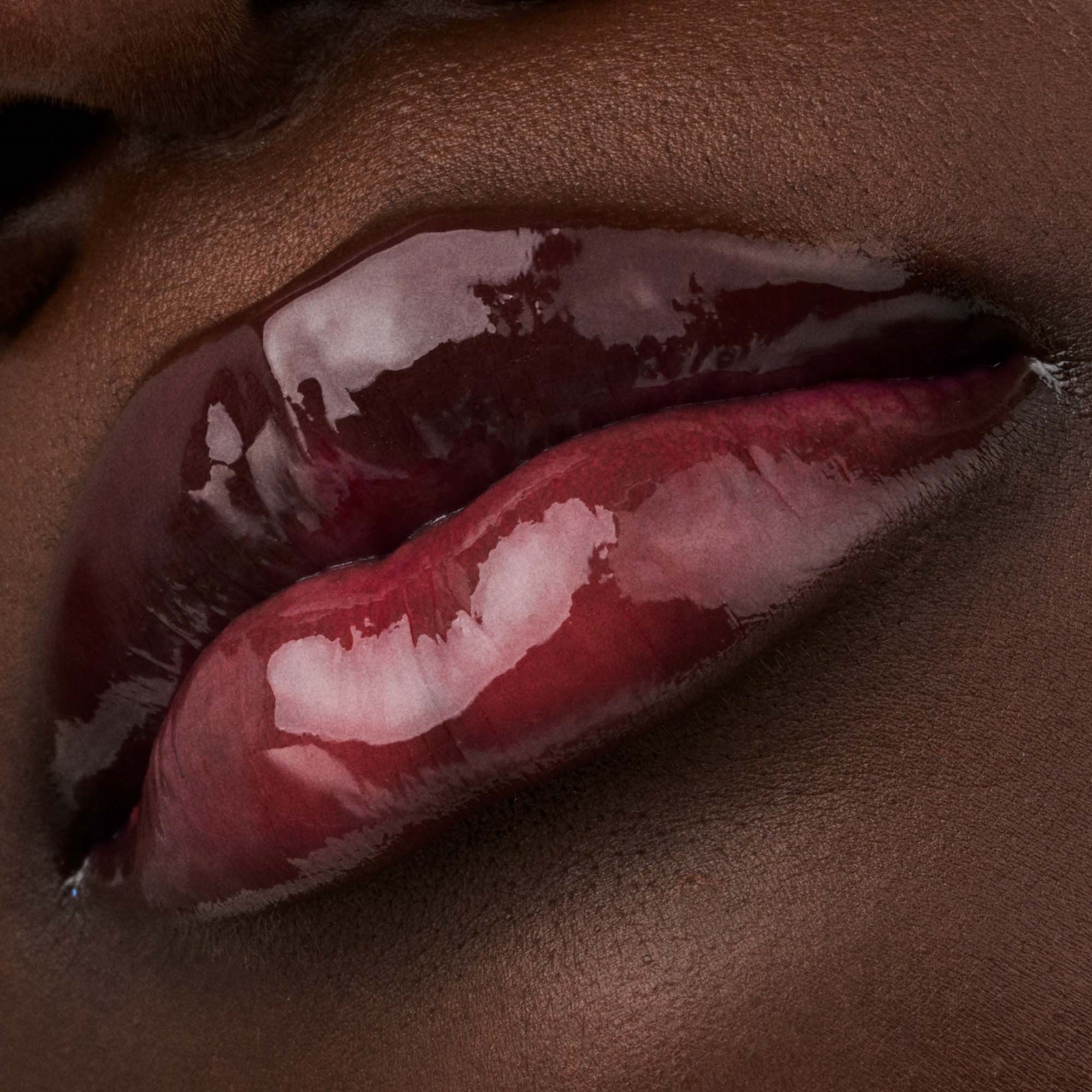 Catrice Glossin' Glow Tinted Lip Oil 010 Keep It Juicy - olejek do ust (obrázok 8)