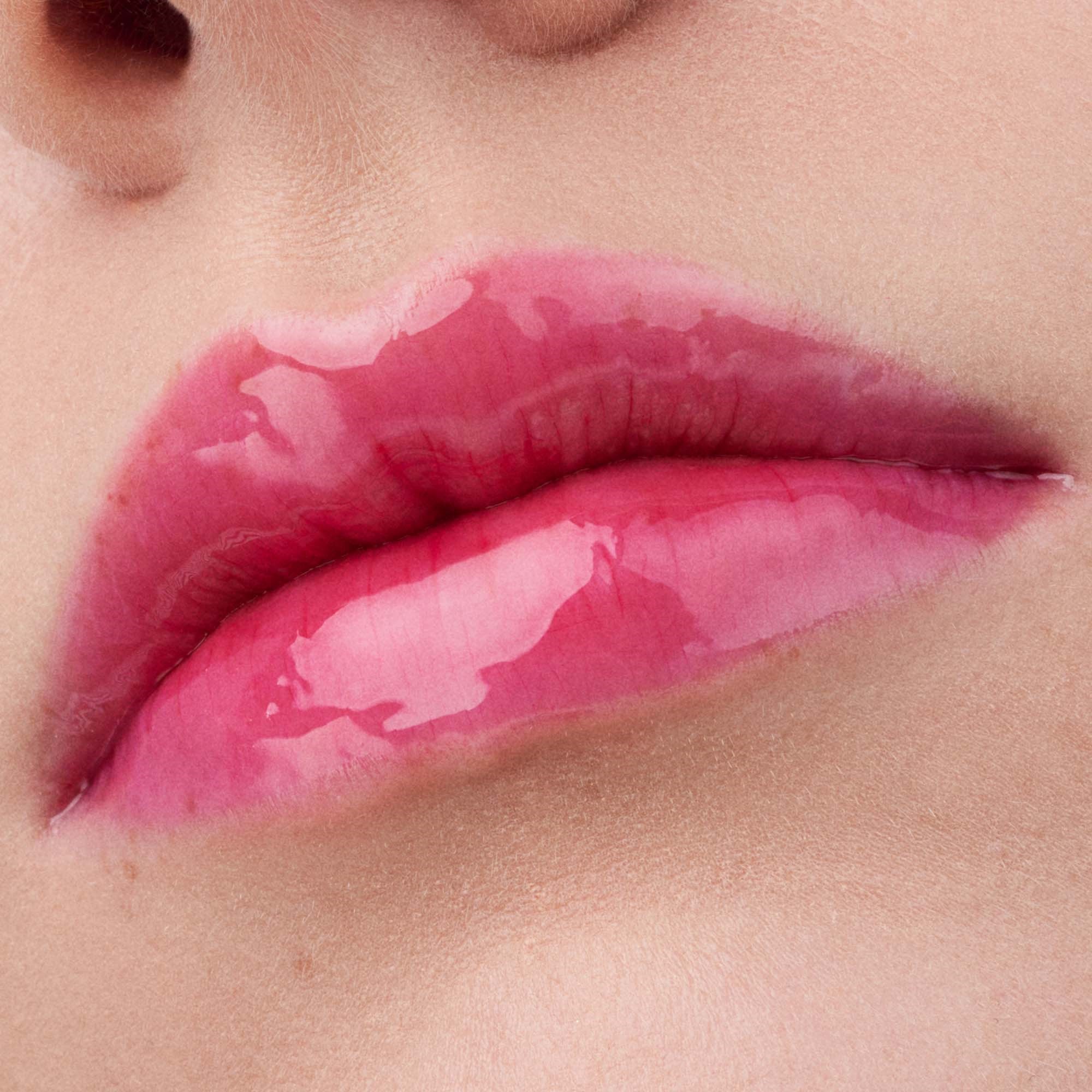 Catrice Glossin' Glow Tinted Lip Oil 020 Drama Mama - olejek do ust 02 (obrázok 7)