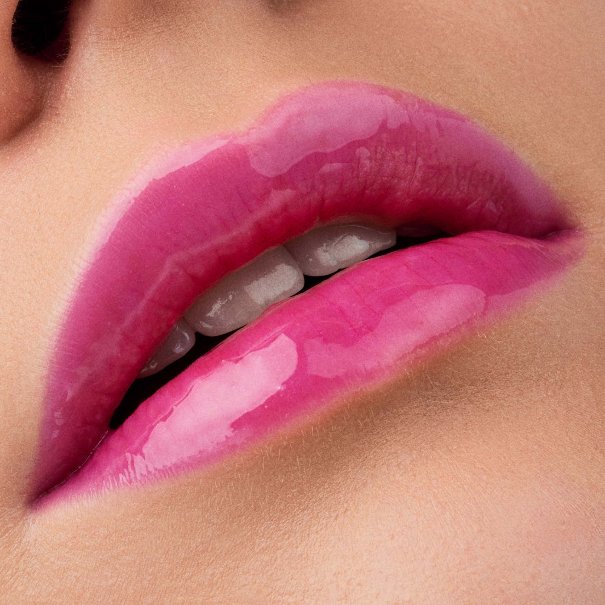Catrice Glossin' Glow Tinted Lip Oil 040 Glossip Girl - olejek do ust (obrázok 6)