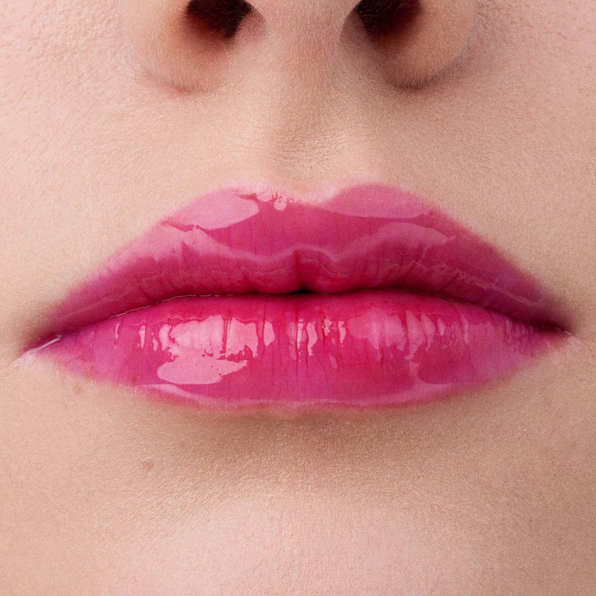 Catrice Glossin' Glow Tinted Lip Oil 040 Glossip Girl - olejek do ust (obrázok 7)
