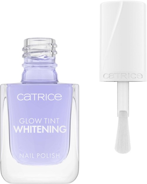 En flaske Catrice neglelak med hvid hætte og pensel til påføring; etiketten siger "Glow Tint Whitening."