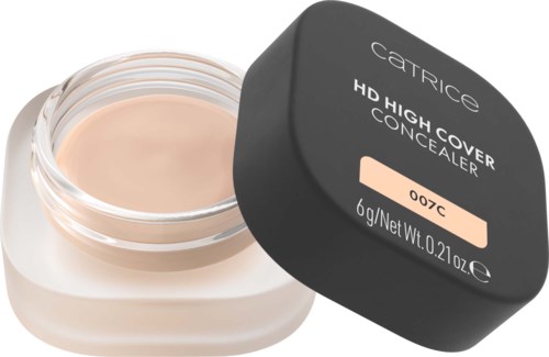 En liten öppen burk med beige concealer och ett svart lock märkt HD High Cover Concealer från CATRICE.