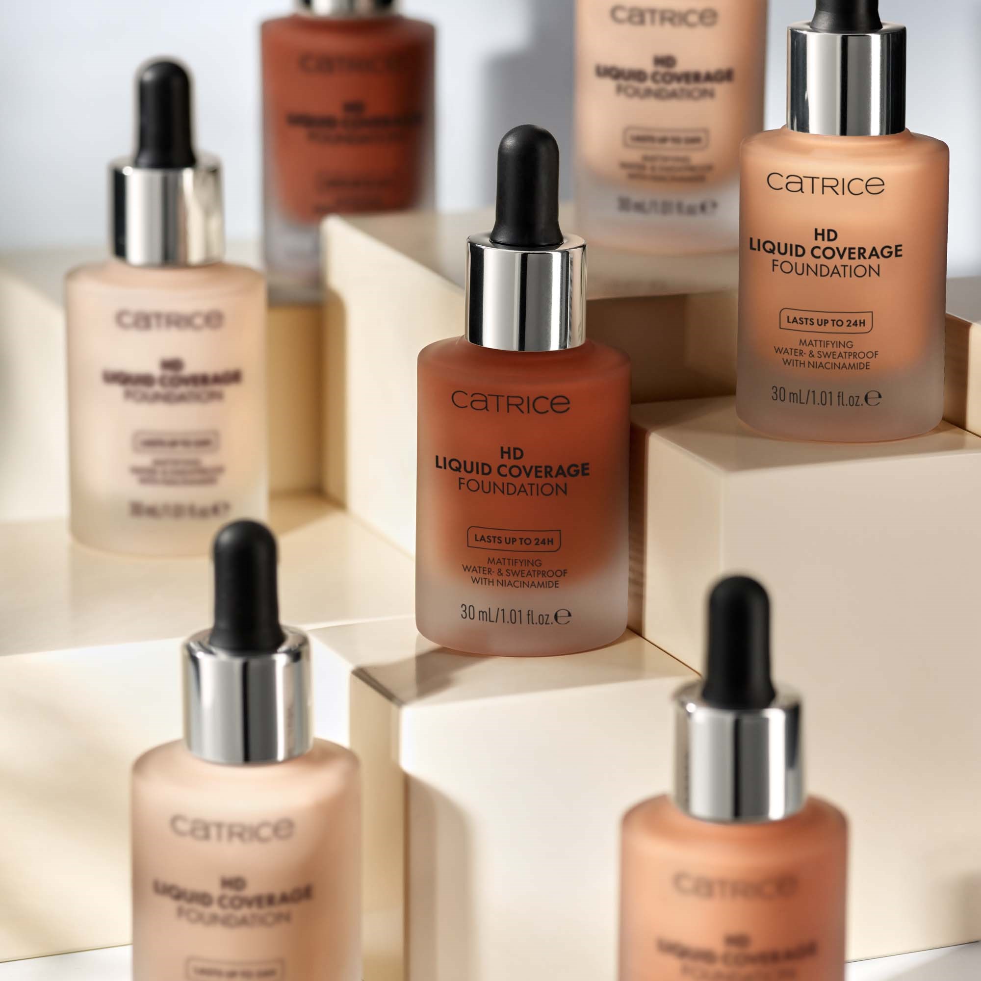 Catrice Podkład do twarzy  HD Liquid Coverage Foundation 010 Light Bei (zdjęcie 5)