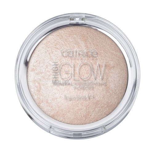 Ein runder Behälter mit beigem Highlighterpuder und klarem Deckel, beschriftet Catrice High Glow Mineral Highlighter Powder.