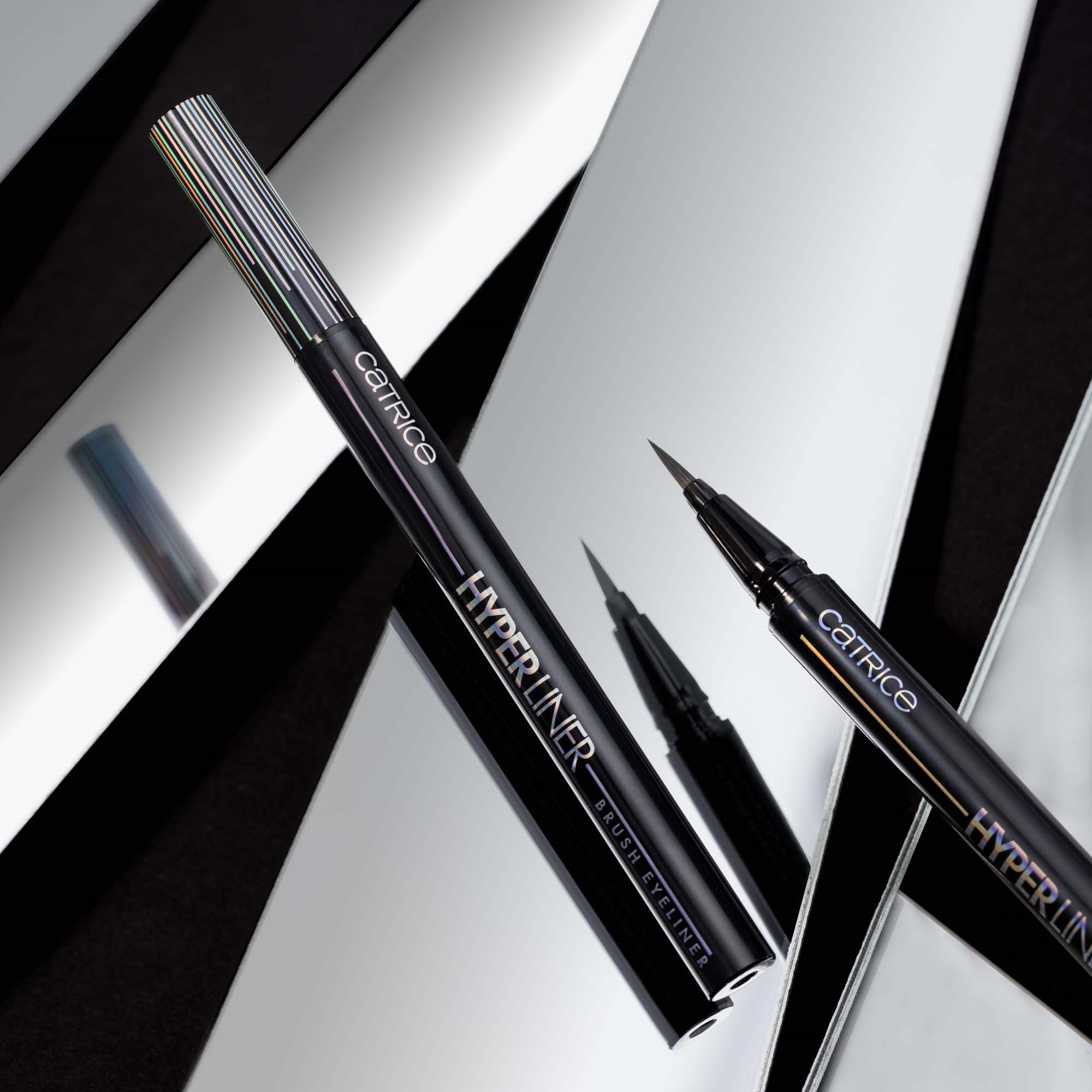 Catrice Hyper Liner Brush Eyeliner 010 Classic Black (obrázok 7)