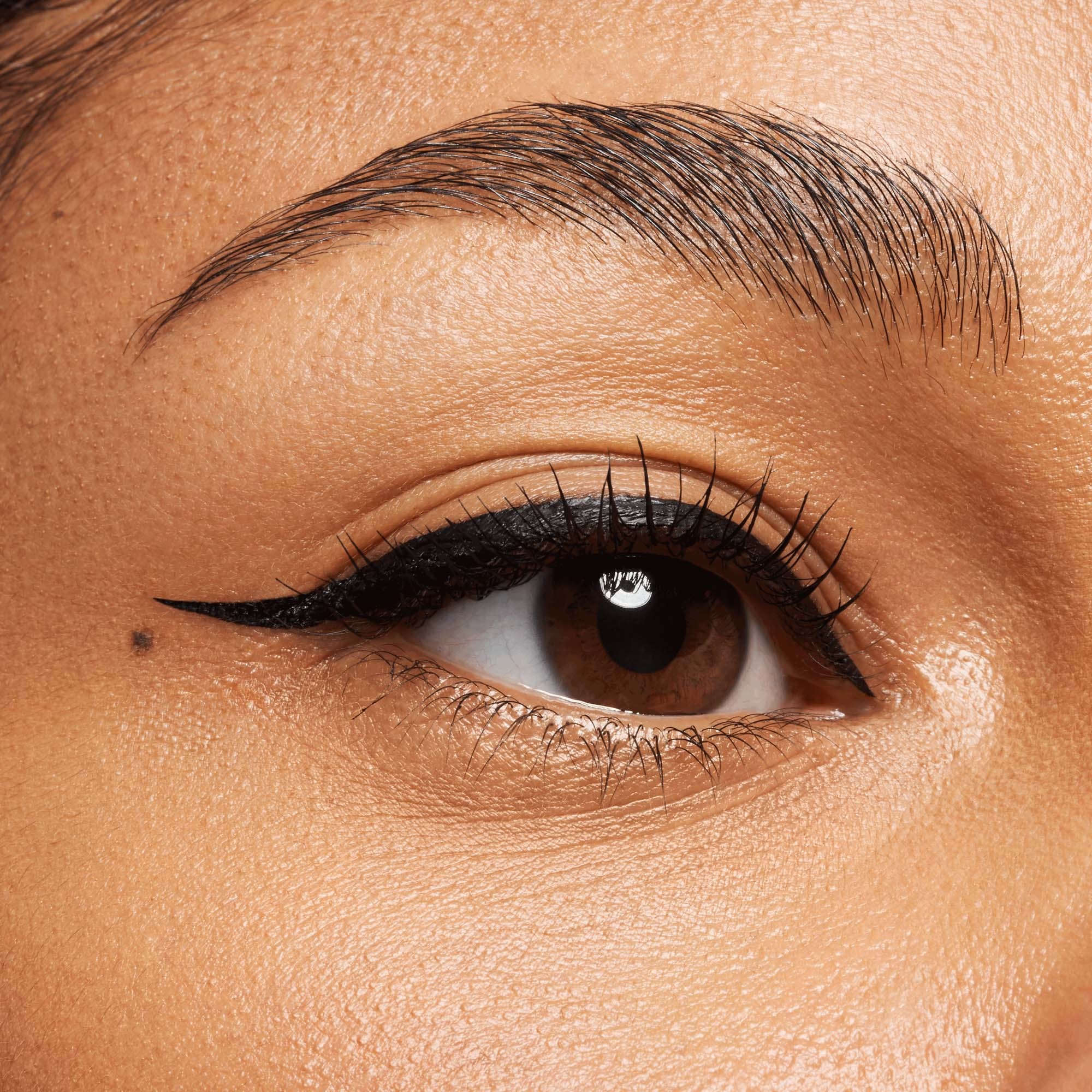 Catrice Ink Eyeliner Waterproof 010 Stay in Black (obrázok 5)